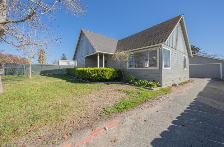 Property Photo:  757 Middlefield Road  CA 93906 