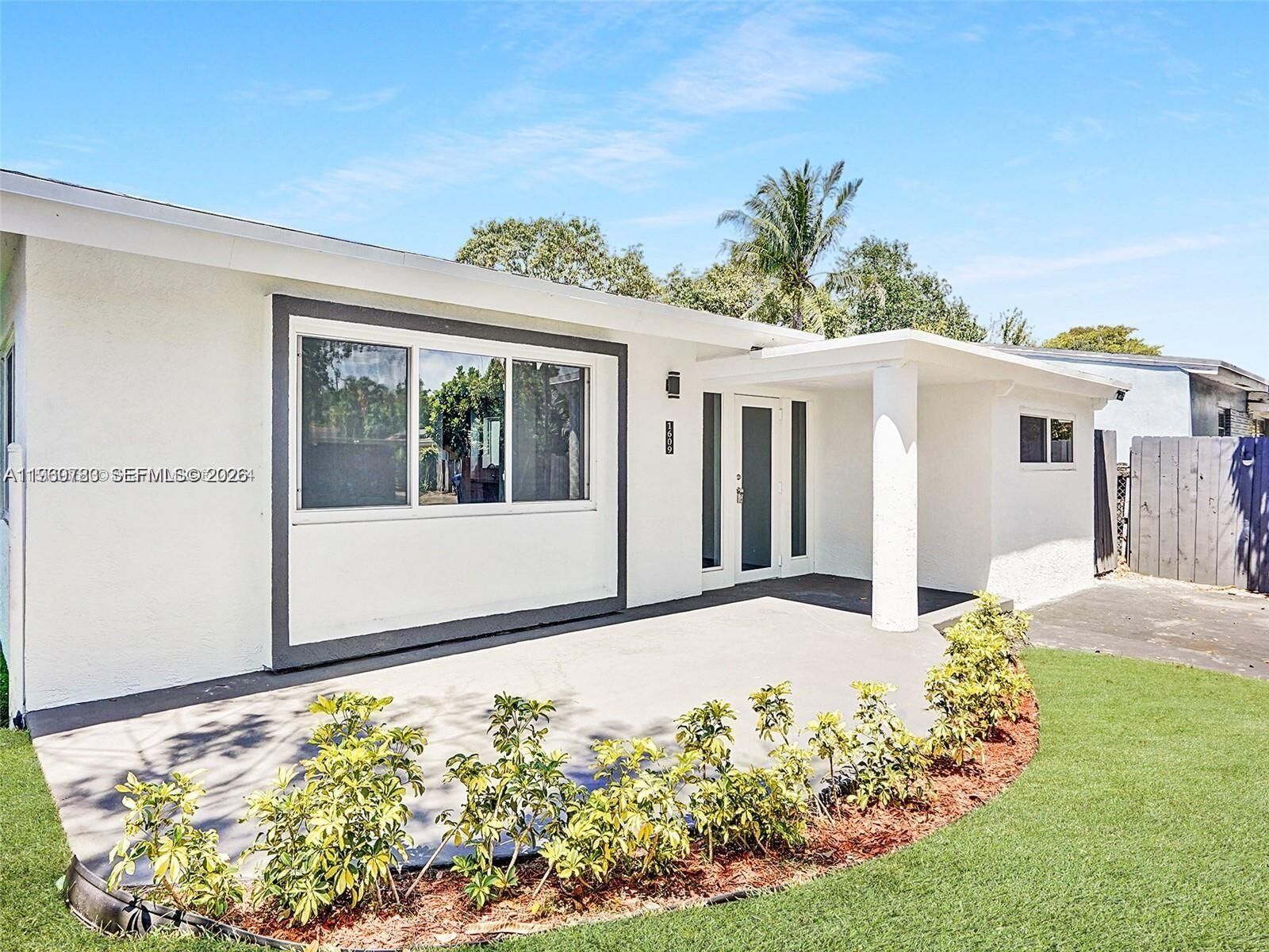 Property Photo:  1609 NW 7th Ter  FL 33311 