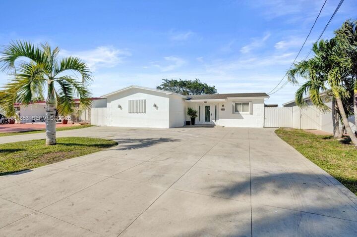 Property Photo:  6617 Dahlia Dr  FL 33023 