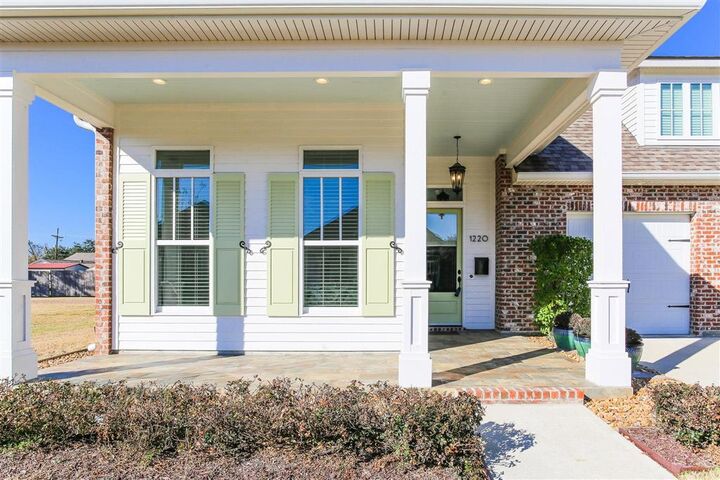 Property Photo:  1220 Five Oaks Drive  LA 70605 