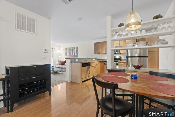 Property Photo:  26 Schoolhouse Drive 204  CT 06110 