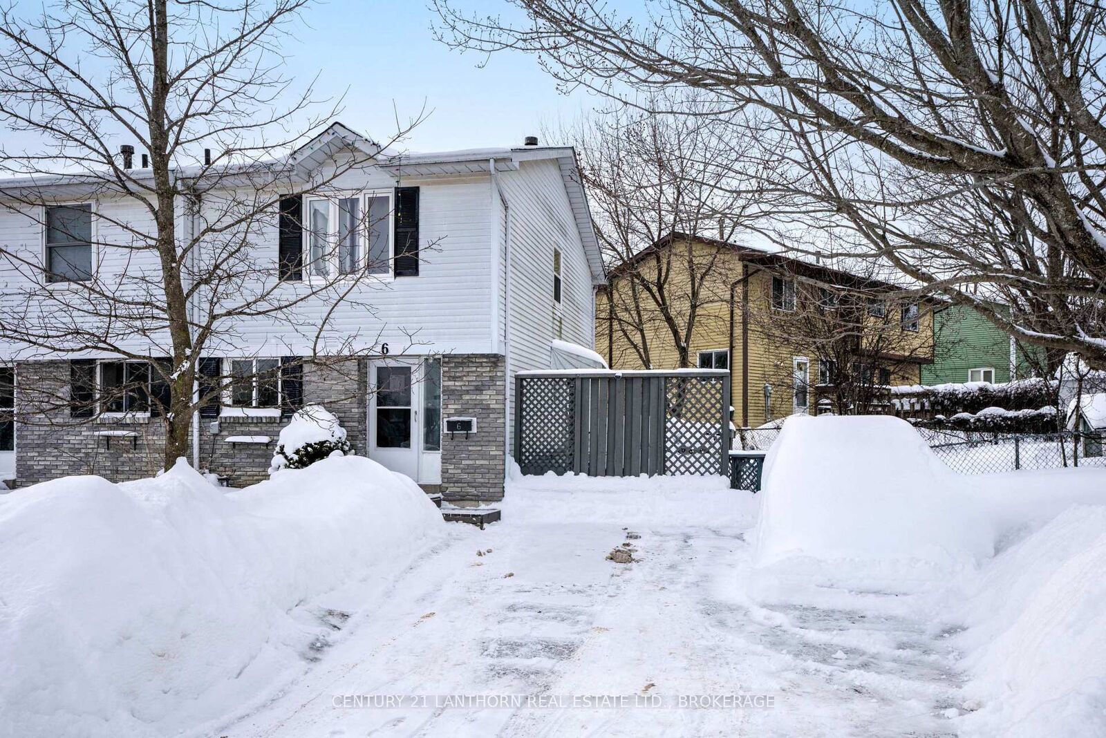 Property Photo: 6 Woodstone Crescent ON K7M 6K9