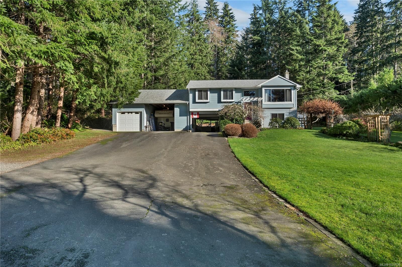 Property Photo: 698 Plaza Rd BC V0P 1N0