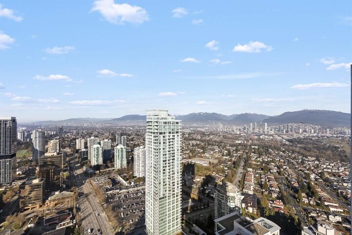 Property Photo: 6000 McKay Avenue 4406 BC V5H 0K2