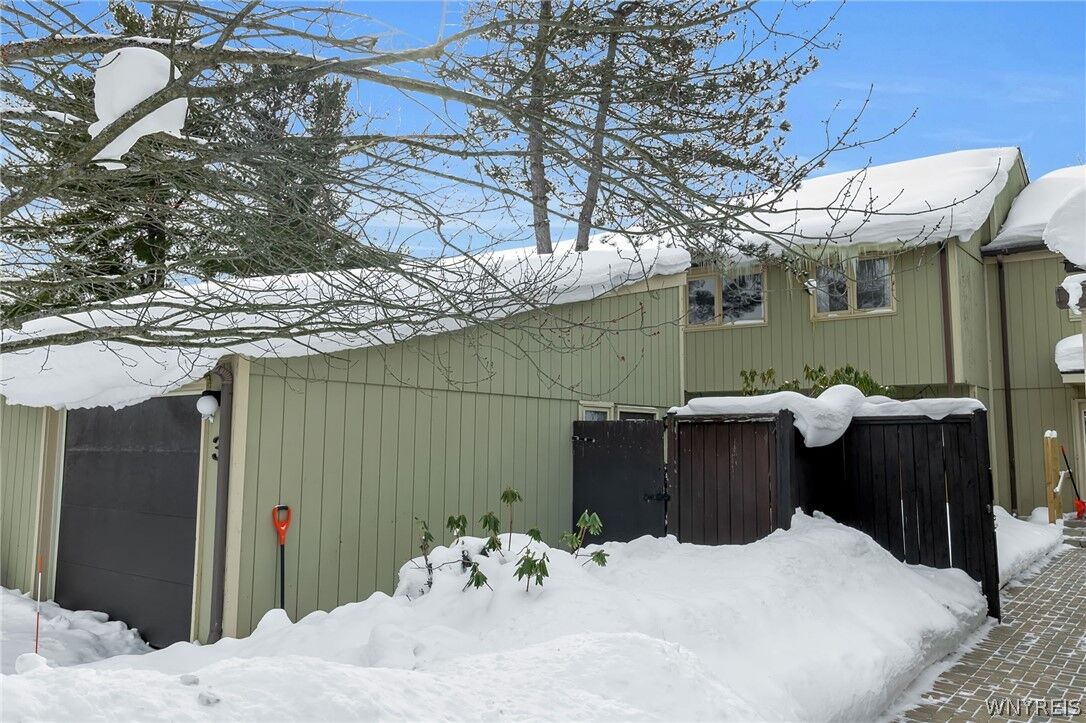 Property Photo:  3 Tunbridge Walke  NY 14052 
