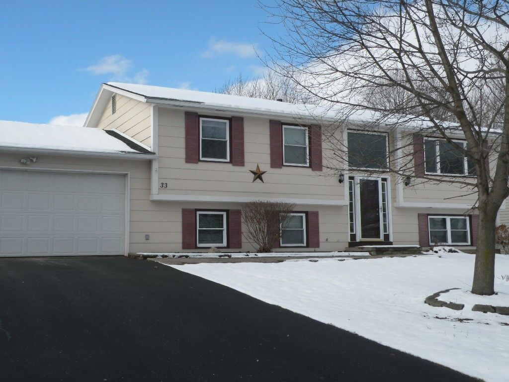 Property Photo:  33 Groveview Circle  NY 14612 