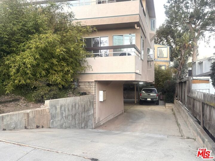 Property Photo:  3001 Highland Ave  CA 90405 
