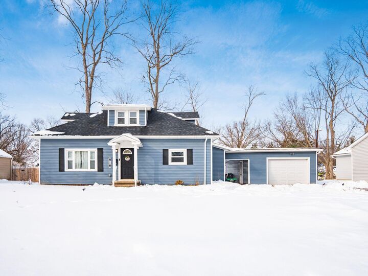 Property Photo:  818 W 8th Street  OH 43040 