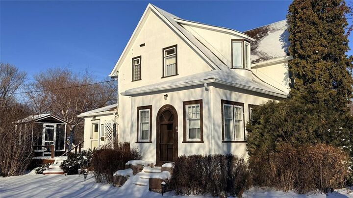 Property Photo:  207 Broadway Street South  MB R0M 0M0 