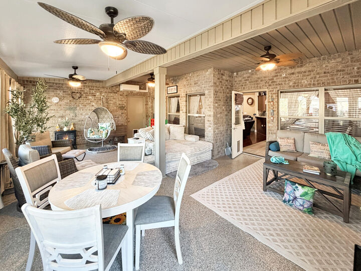 Property Photo: 404 Wych Circle FL 32536