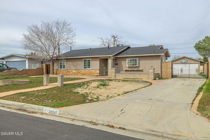 Property Photo:  39047 Juniper Tree Road  CA 93551 