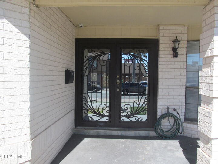 Property Photo:  2101 E Glen Drive  TX 79936 