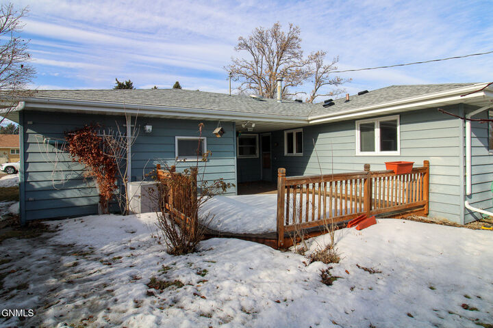 Property Photo:  2105 3rd Street N  ND 58501 