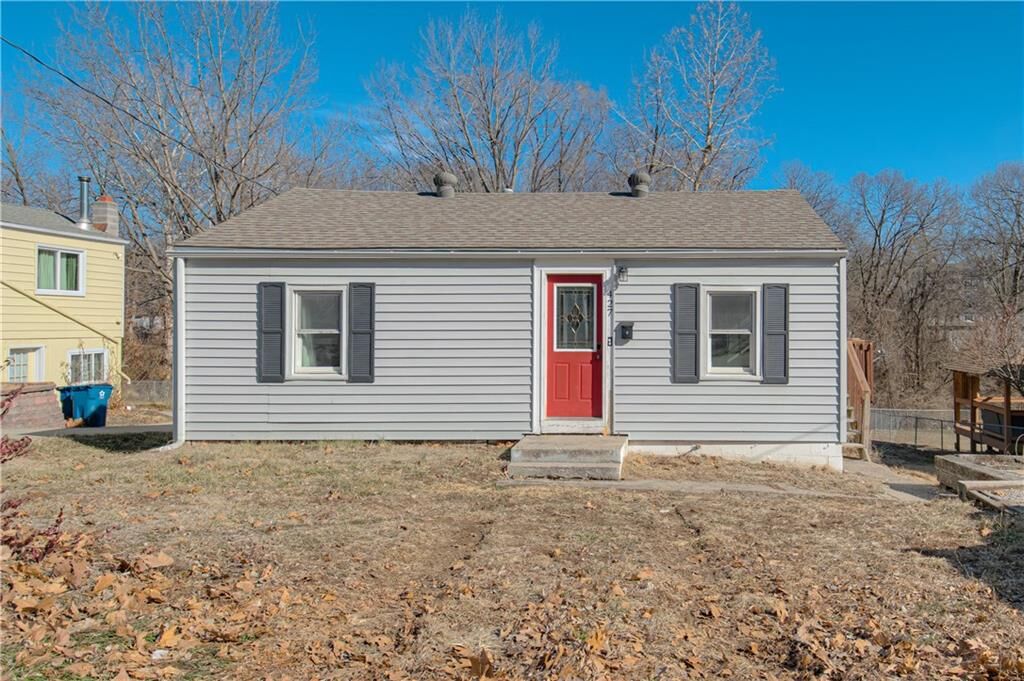 Property Photo:  427 N Fairview Avenue  MO 64068 