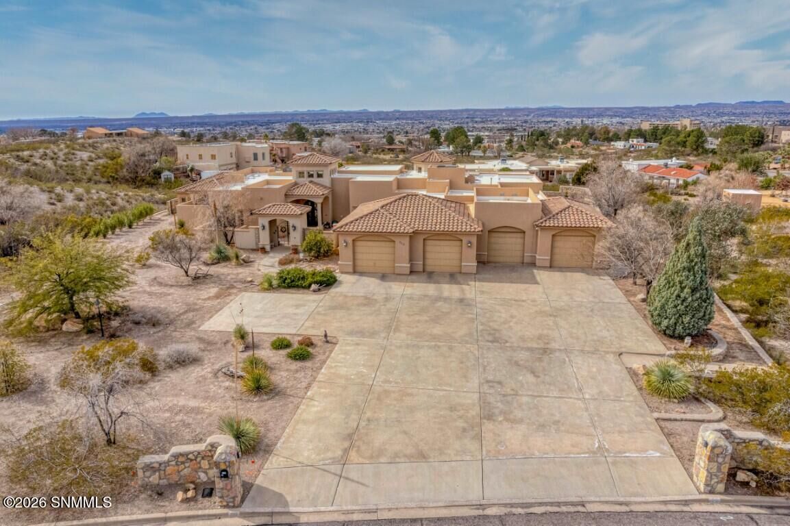 Property Photo:  810 Roadrunner Circle  NM 88011 