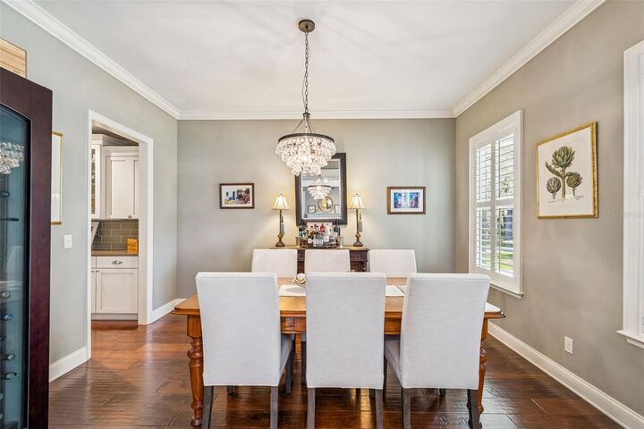 Property Photo:  2907 W Hawthorne Road  FL 33611 