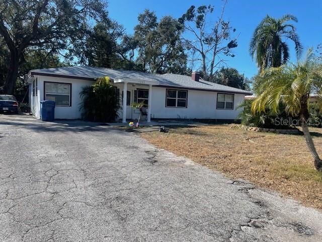 Property Photo: 7242 Lynnwood Avenue N FL 33710