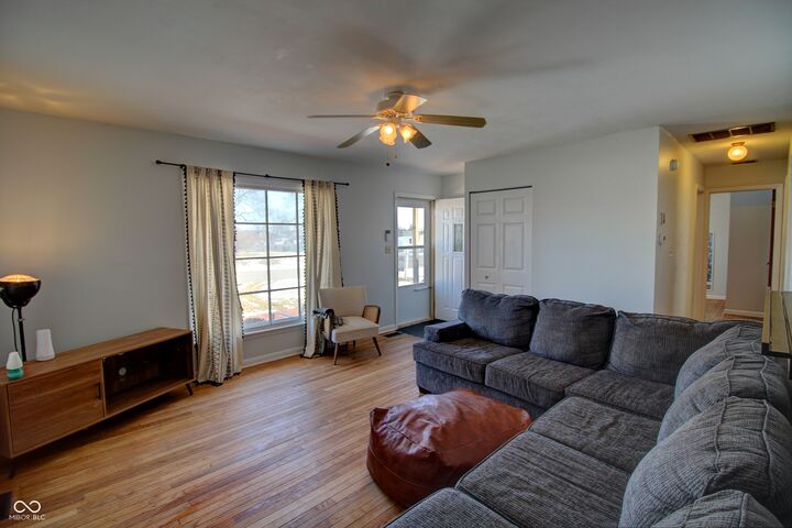 Property Photo: 802 W Broadway Street IN 46001