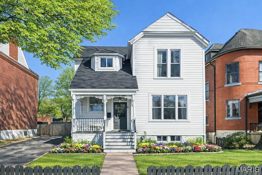 Property Photo: 4935 Reber Place MO 63139