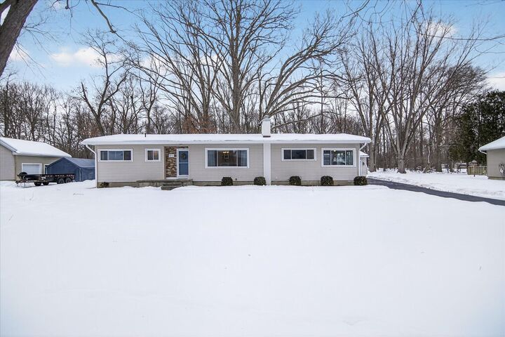 Property Photo:  2710 Leland Drive  MI 49203 