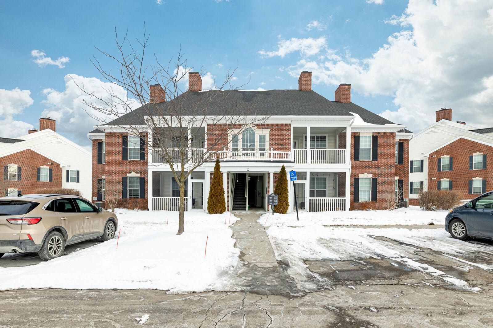 Property Photo: 1062 W Summerfield Glen Circle MI 48103