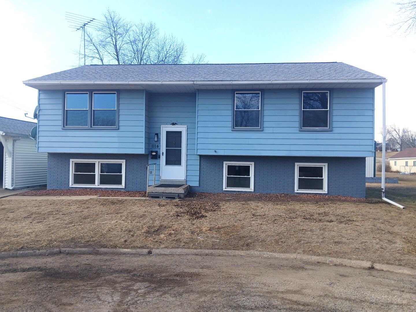 Property Photo:  1114 Suncrest Drive  IL 61252 