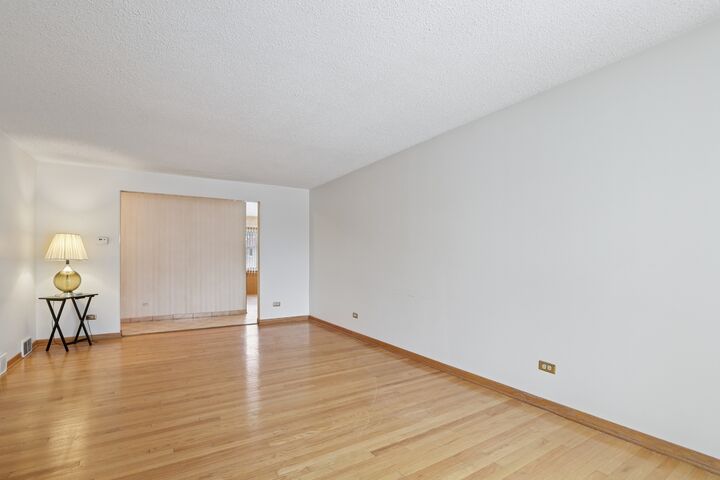 Property Photo:  5818 N Octavia Avenue  IL 60631 