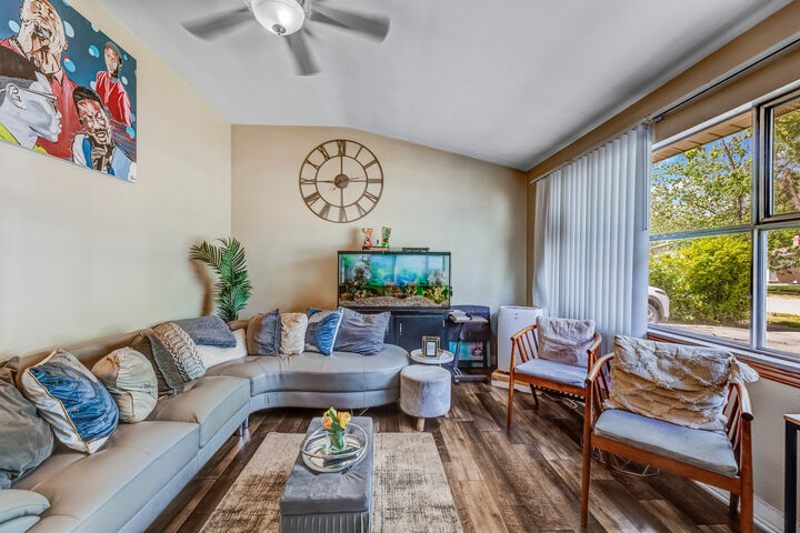 Property Photo:  1517 Freeland Avenue  IL 60409 