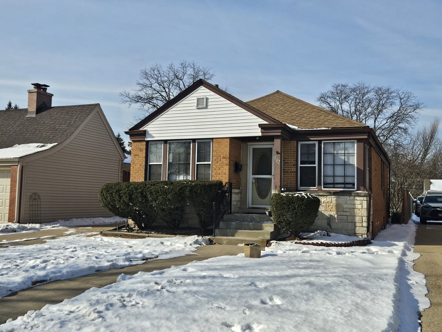 Property Photo:  902 Jeannette Street  IL 60016 