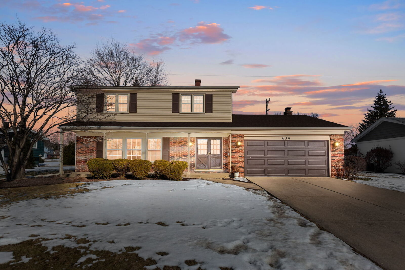 Property Photo:  634 E Pompano Lane  IL 60074 