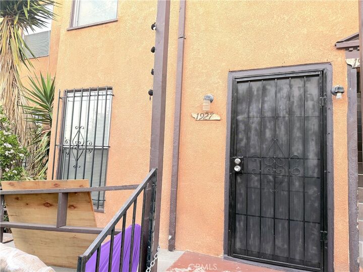 Property Photo:  1925 W 35th  CA 90018 