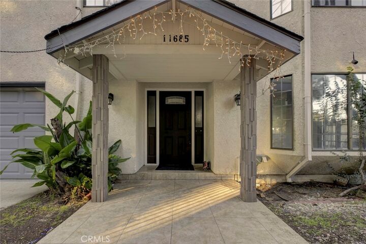 Property Photo:  5802 Colfax Avenue  CA 91601 