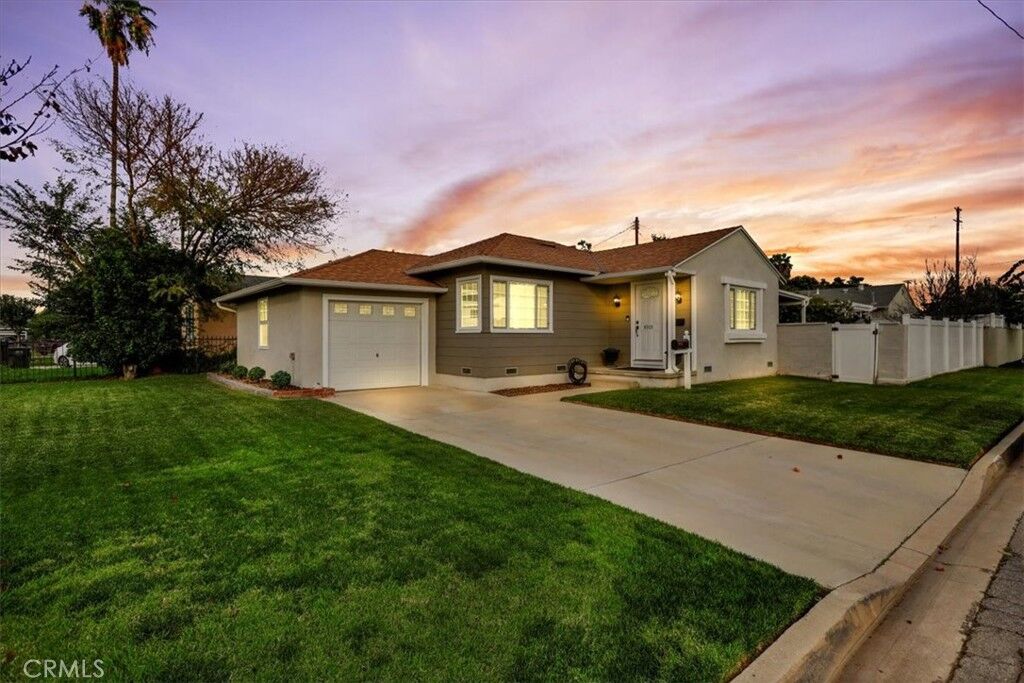 Property Photo:  8905 Warvale Street  CA 90660 
