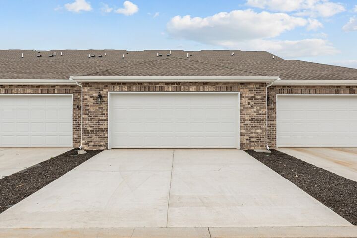 Property Photo:  2900 Suzanne Landon Dr H2  TN 37130 