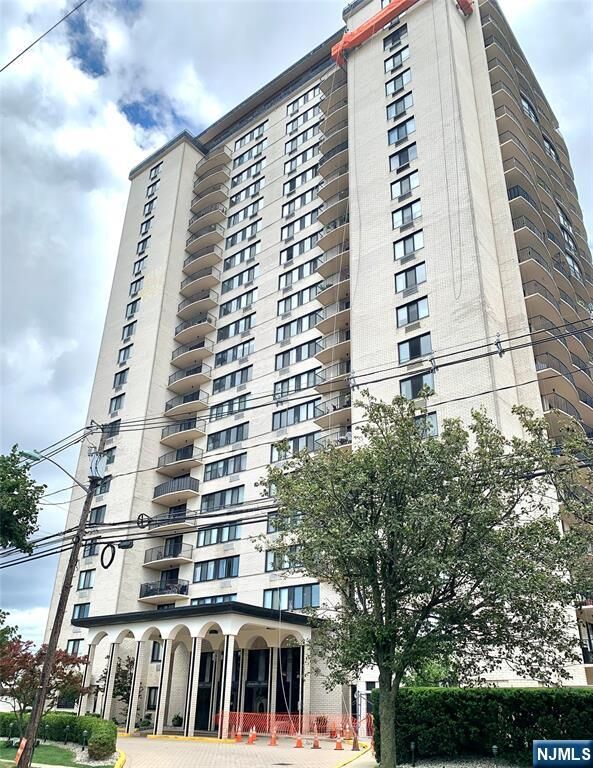 Property Photo:  1590 Anderson Avenue  NJ 07024 