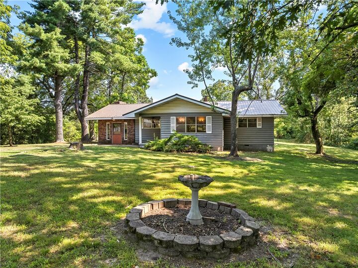 Property Photo: 119 E Walnut Lane AR 72662