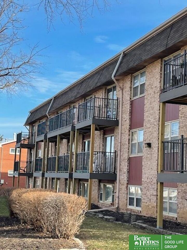 Property Photo:  1367 S 76 Avenue  NE 68124 