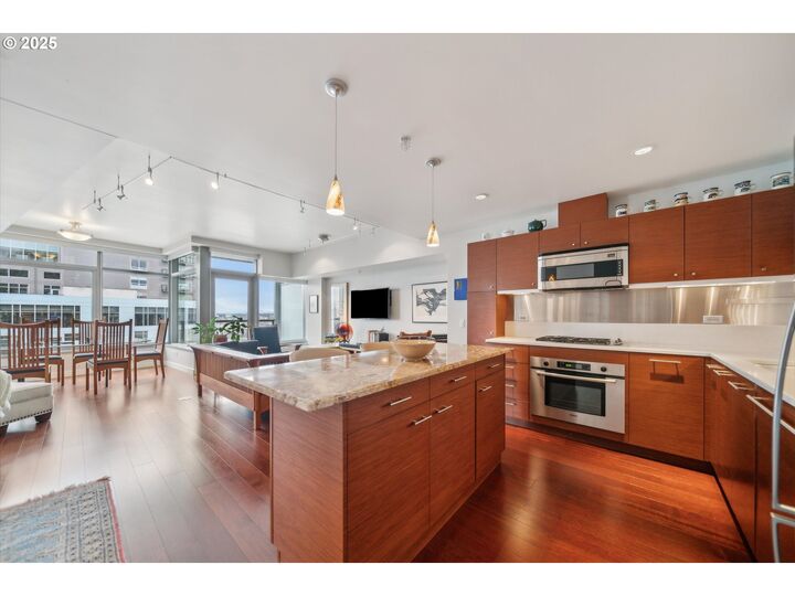 Property Photo:  3601 S River Pkwy 2502  OR 97239 