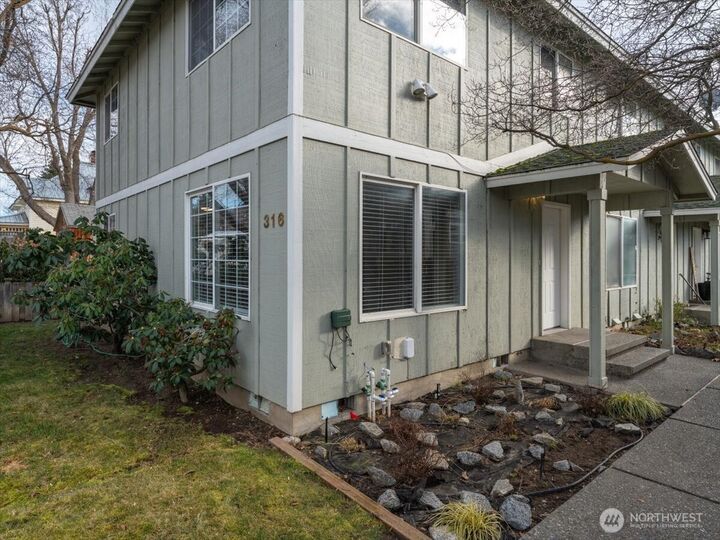 Property Photo:  316 E Wapato Avenue 1  WA 98816 