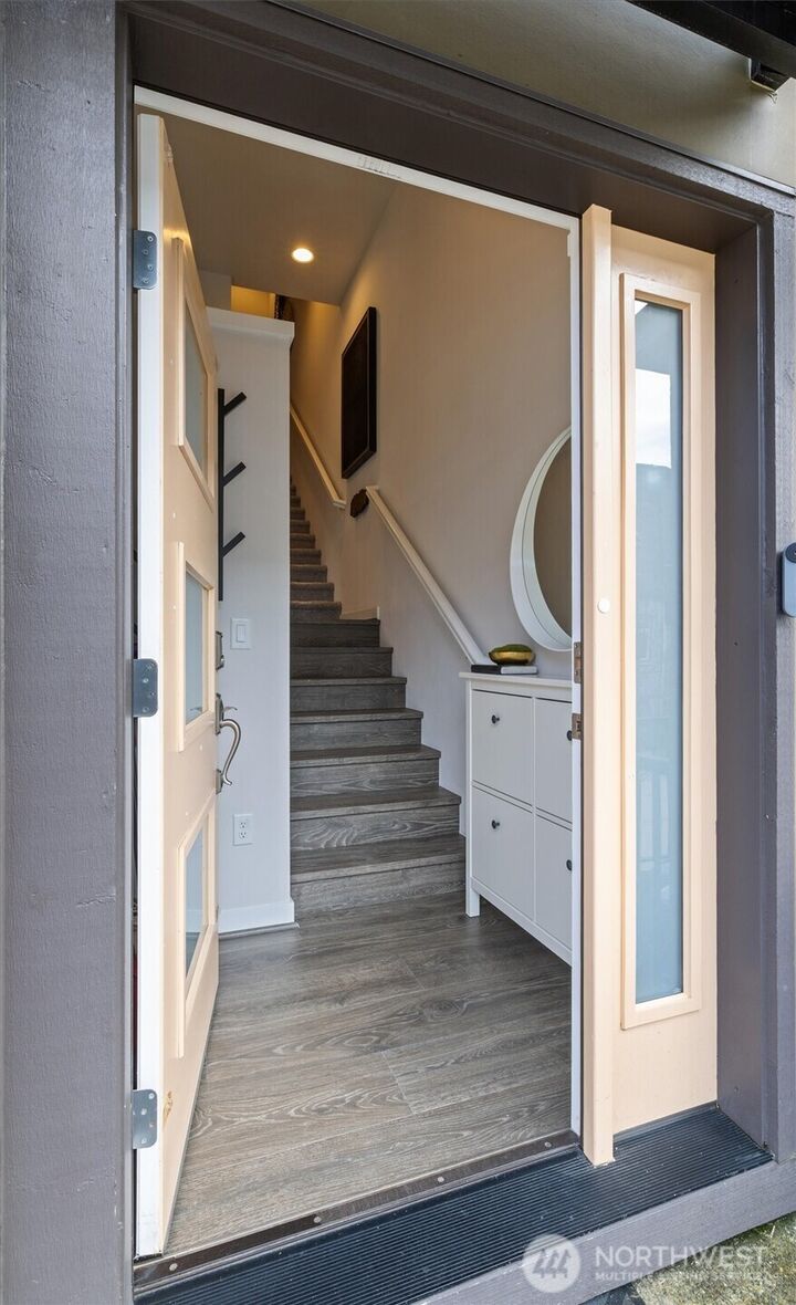 Property Photo:  964  7th Avenue NE #2.4  WA 98029 