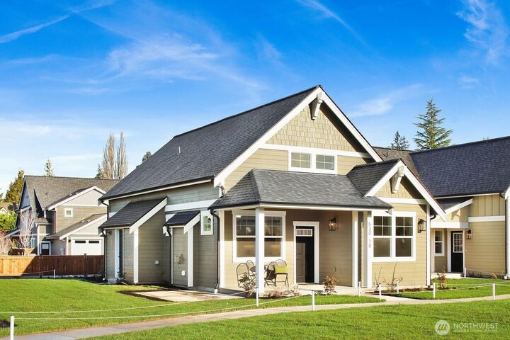 Property Photo: 530 E Sunset Drive 10 WA 98225