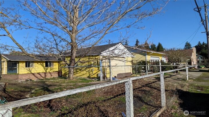 Property Photo:  1701  51st Street NE  WA 98422 