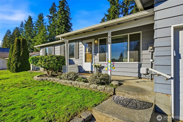 Property Photo:  5219  172nd Street SW  WA 98037 