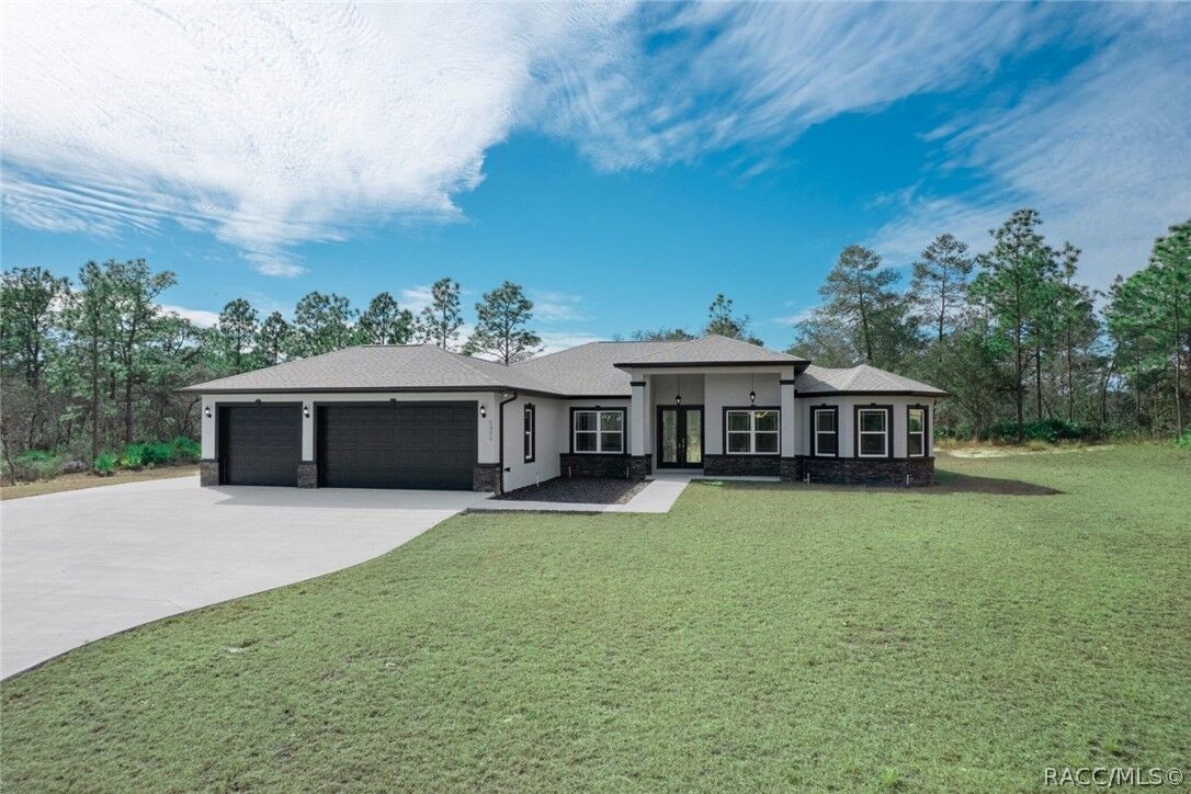 Property Photo: 5499 N Mallows Circle FL 34465