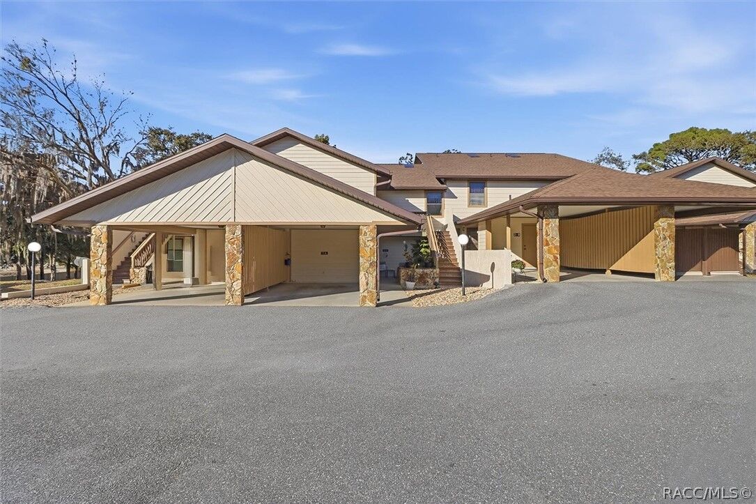 Property Photo:  115 E Hartford Street  FL 34442 