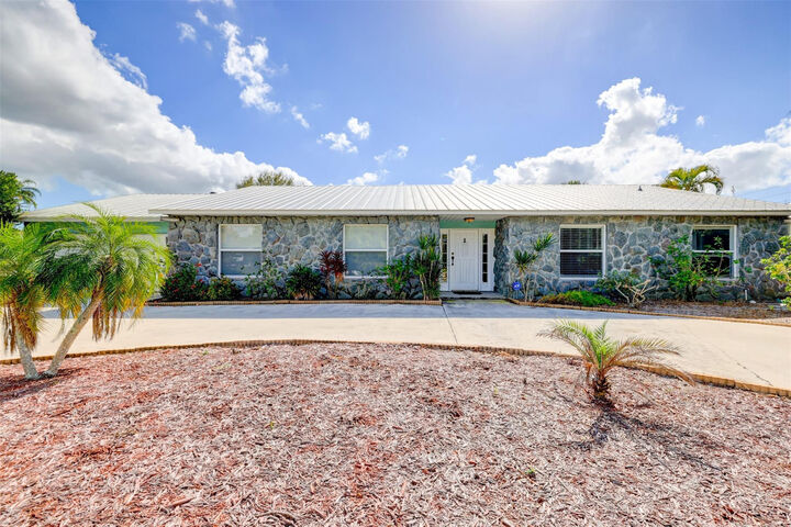 Property Photo:  322 S Naranja Avenue  FL 34983 