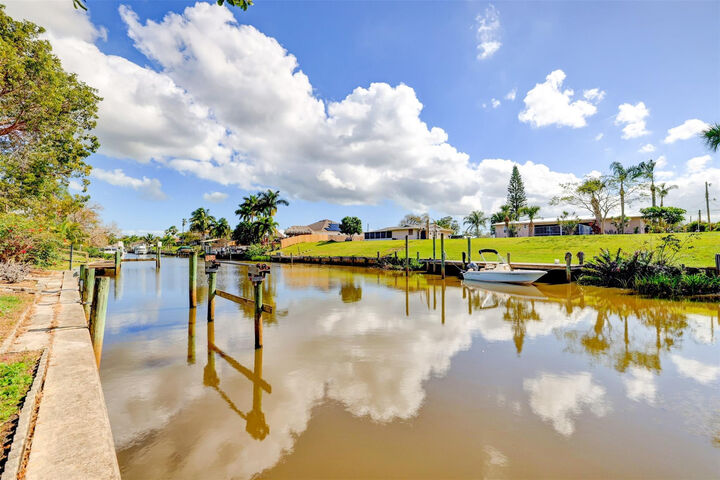 Property Photo:  322 S Naranja Avenue  FL 34983 