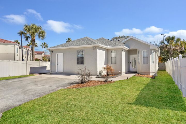 Property Photo: 16 S Comares Ave FL 32080