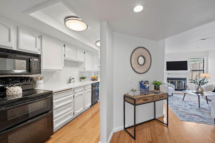 Property Photo:  121 Creekside Court  CA 94803 