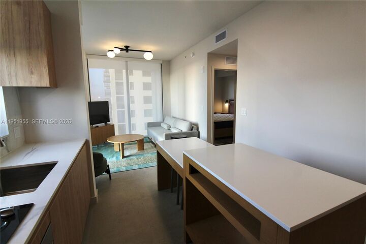 Property Photo:  698 NE 1st Ave 2114  FL 33132 